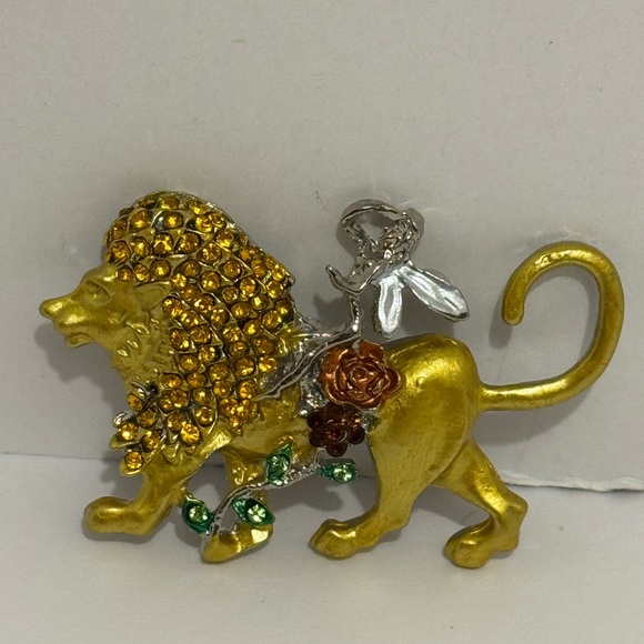 Vintag Lion Fairy Flowers Narnia Theme Rhinestone Brooch - Picture 1 of 3